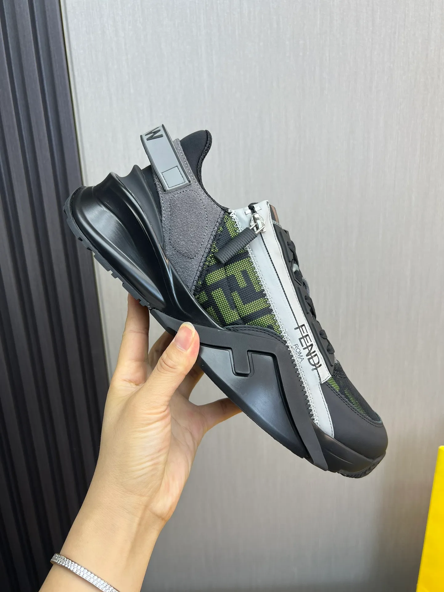 Men's men's shoes💰520💰 Fendi [Fendi] hot style is on the market🔥Fashionable casual men's shoes🔱Made of original brand fly knit fabric. Original cowhide + breathable mesh lining + sheepskin feet. Perfect shape and top quality, you deserve it🔜Original rubber outsole, ultra-light, non-slip and wear-resistant👣 Standard size 38-44